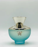 Frasco de perfume Versace azul degradê com tampa prateada, logo Medusa em destaque