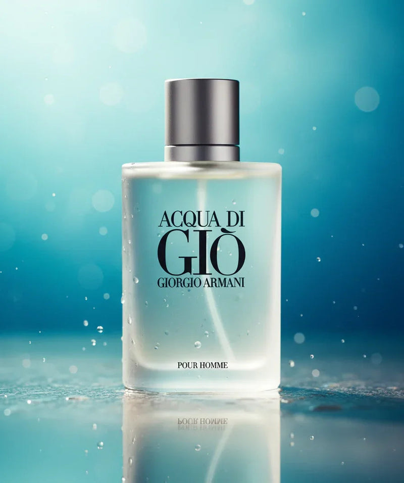 Frasco de perfume Acqua di Giò Giorgio Armani para homem em fundo azul com gotas d'água