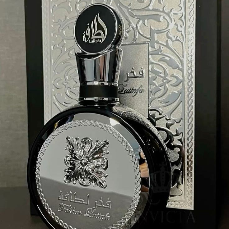 FAKHAR Lattafa Black - O Mistério que Cativa 100ml
